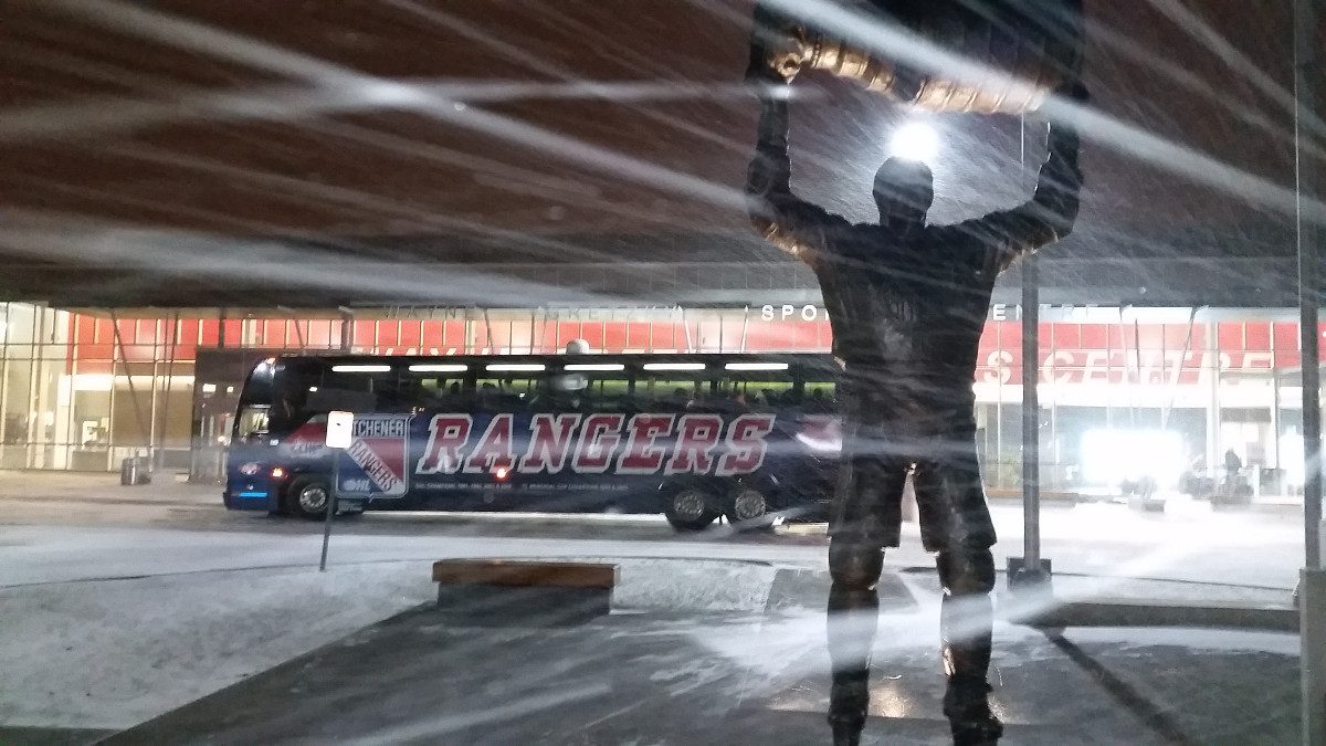 Bus-snow-Gretzky.jpg